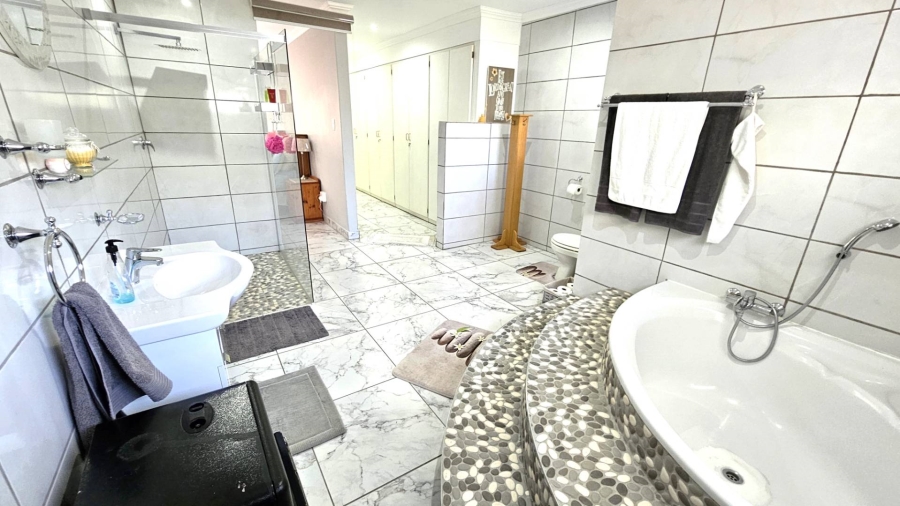 4 Bedroom Property for Sale in Ifafi North West